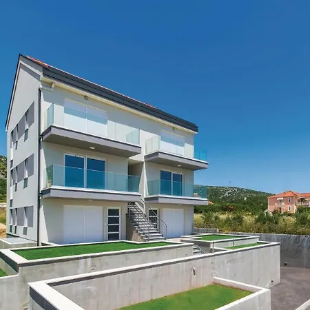 Two-bedroom In Lägenhet Trogir